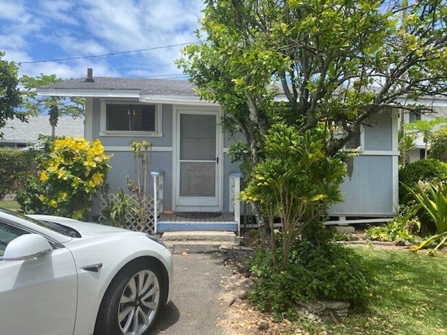 Building Photo - 611 Halela St