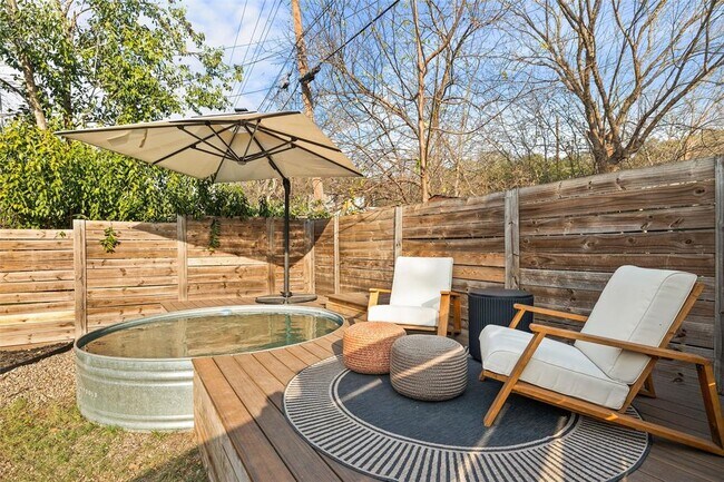 Building Photo - 902 Garden Villa Ct