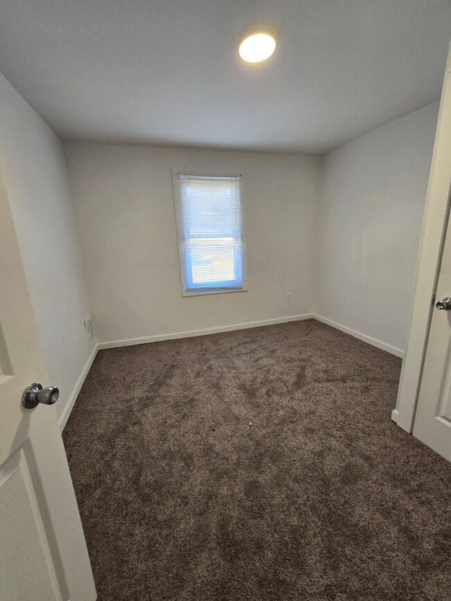 Building Photo - Two Bedroom Duplex located on the Westside near West 25th and MLK Street !