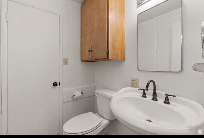 Building Photo - Single Family Home Close to SUU and Cedar High School