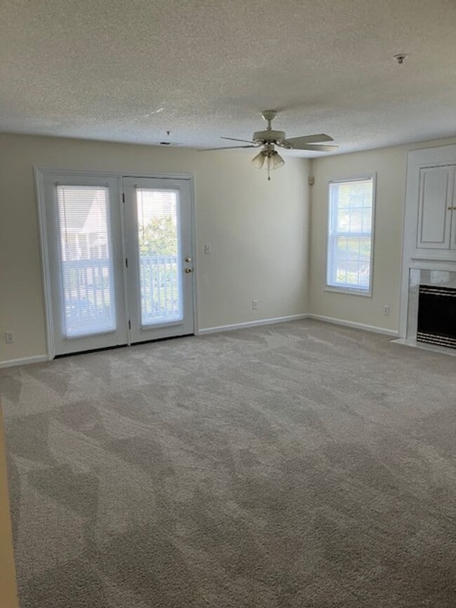 Building Photo - 904 Litchfield Way