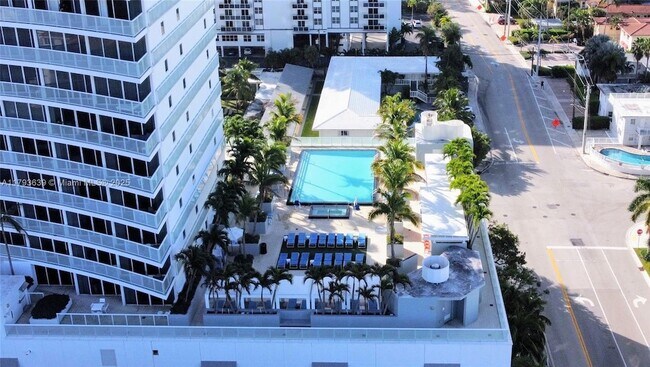 Building Photo - 3101 Bayshore Dr