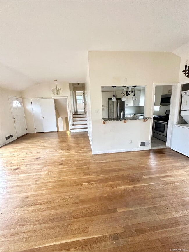 Building Photo - 3 Soundview St