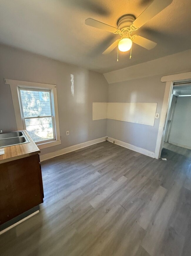 Building Photo - SECTION 8 and EDEN Accepted!! Newly Renovated 2 Br Home!