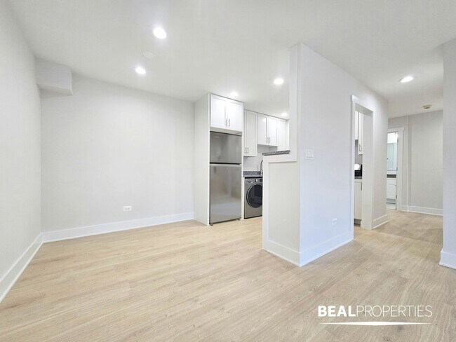 Building Photo - 698 Elm Pl