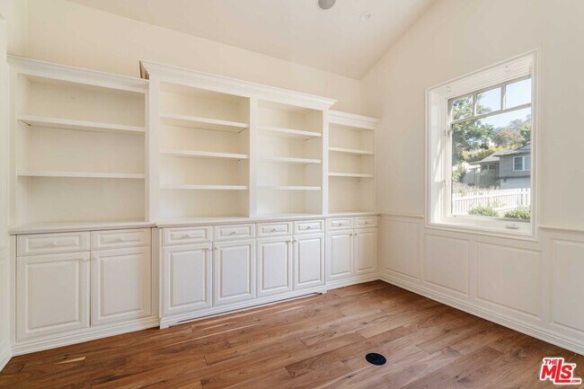 Building Photo - 685 San Lorenzo St