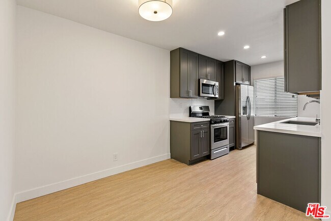 Building Photo - 3314 Mentone Ave