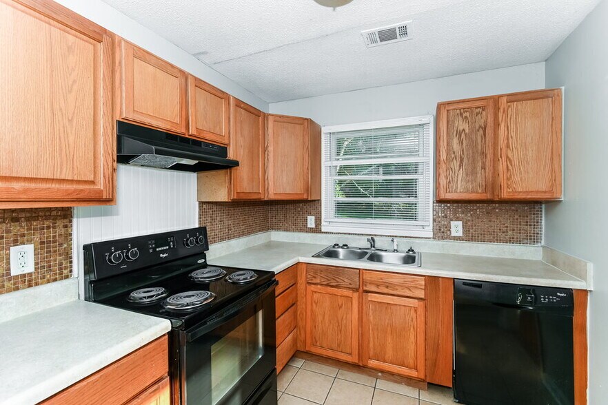 Building Photo - 3990 Rutgers Dr SW