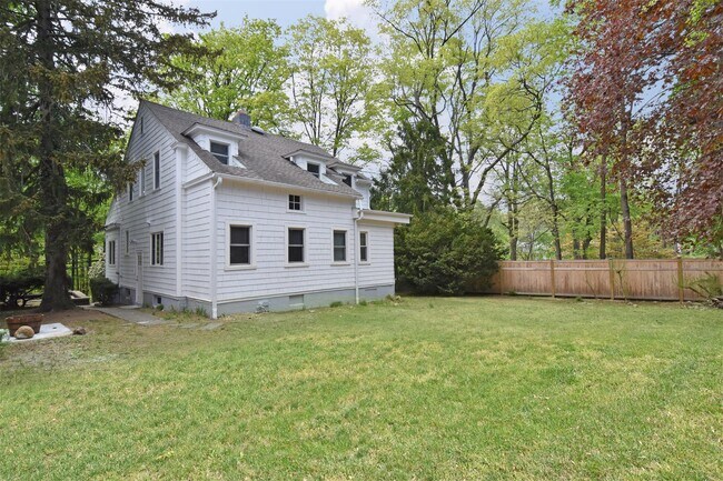 Building Photo - 120 Scarsdale Rd