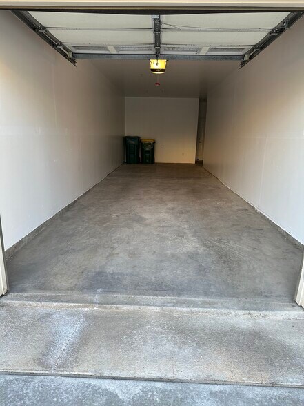 attached tandem 2 car garage - 6253 Kilmer Loop