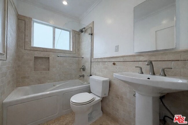 Building Photo - 1033 20th St