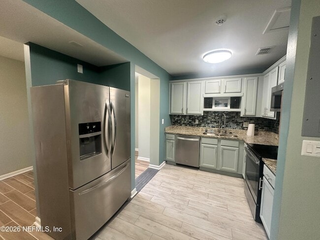 Building Photo - 820 3rd Ave N