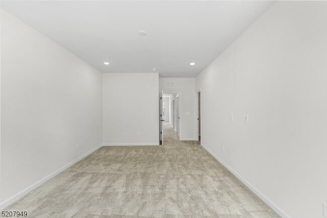 Building Photo - 8 Jessica Ln