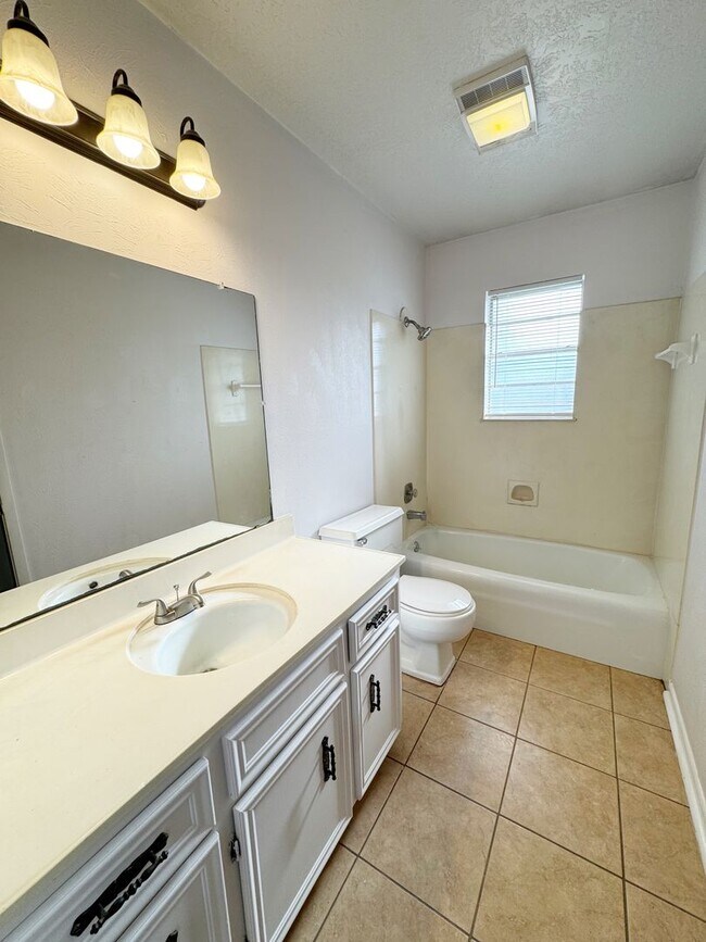 Building Photo - 1011 Gene Dr