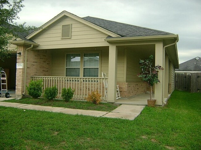 Building Photo - 19754 Cozy Cabbin Dr