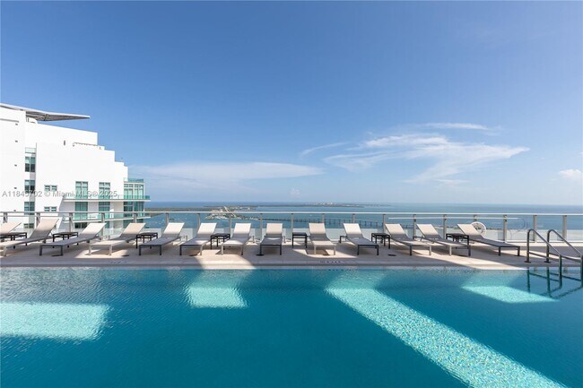 Building Photo - 1300 Brickell Bay Dr
