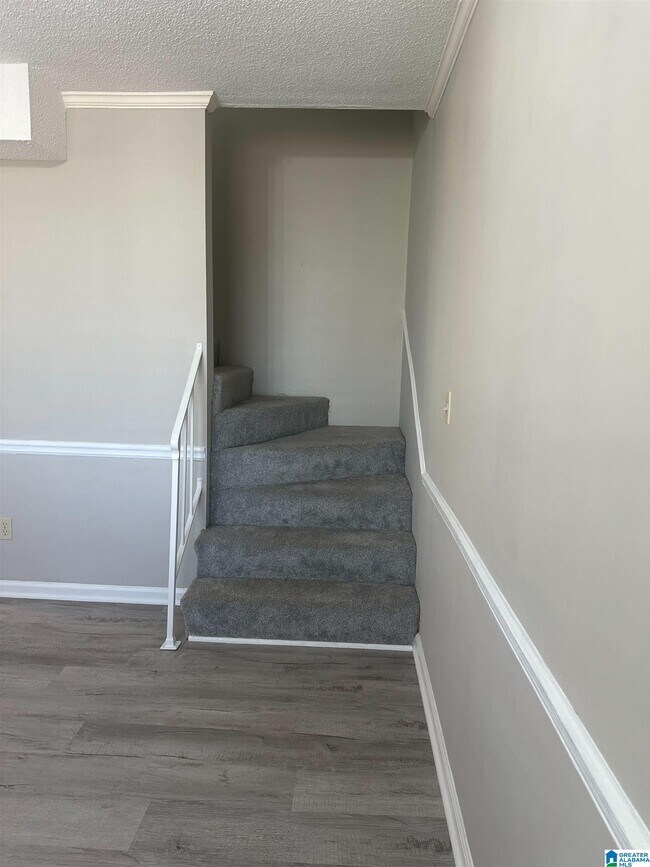 Building Photo - 839 Linbard Ln