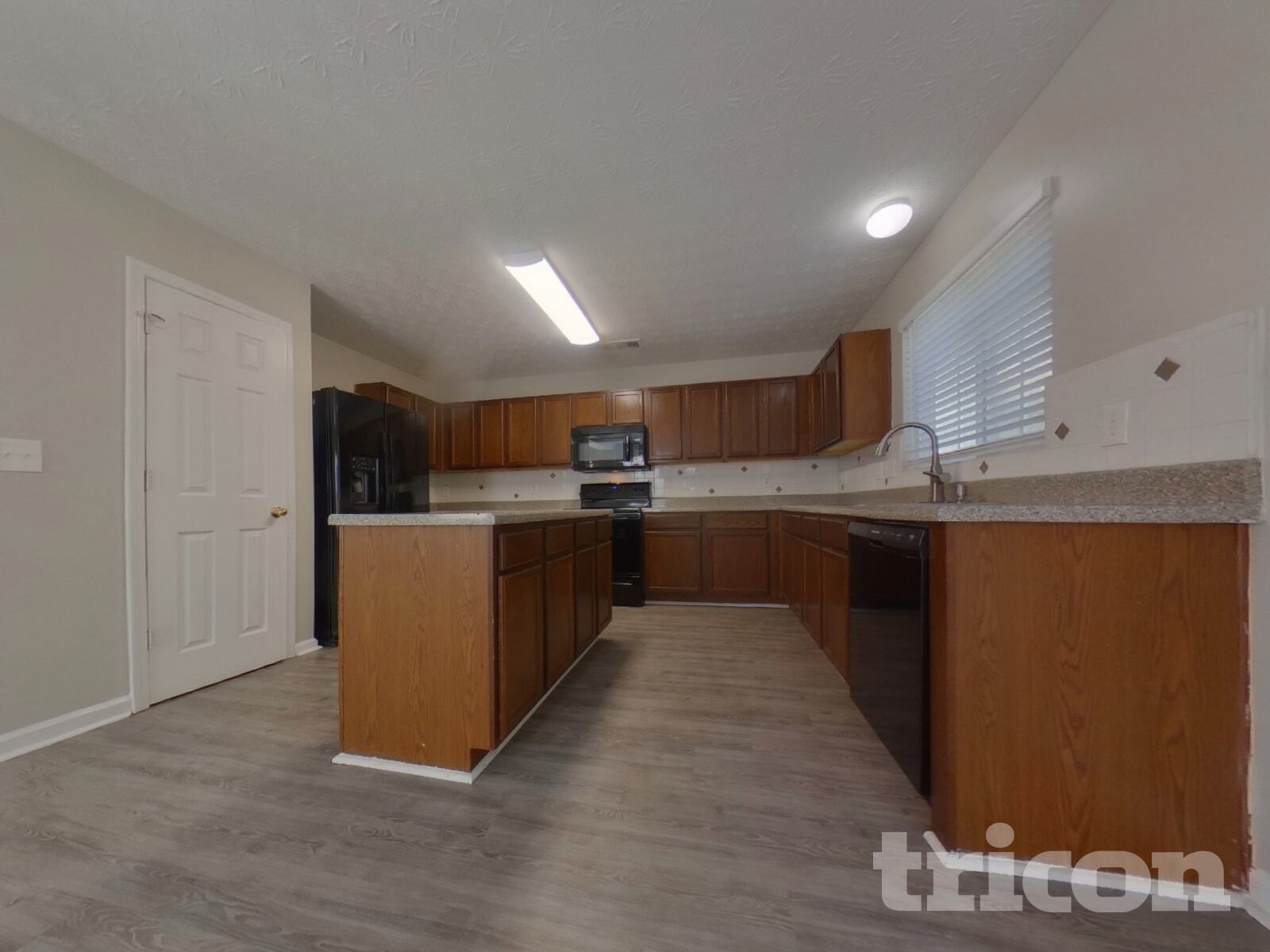 Building Photo - 401 Silver Spring St