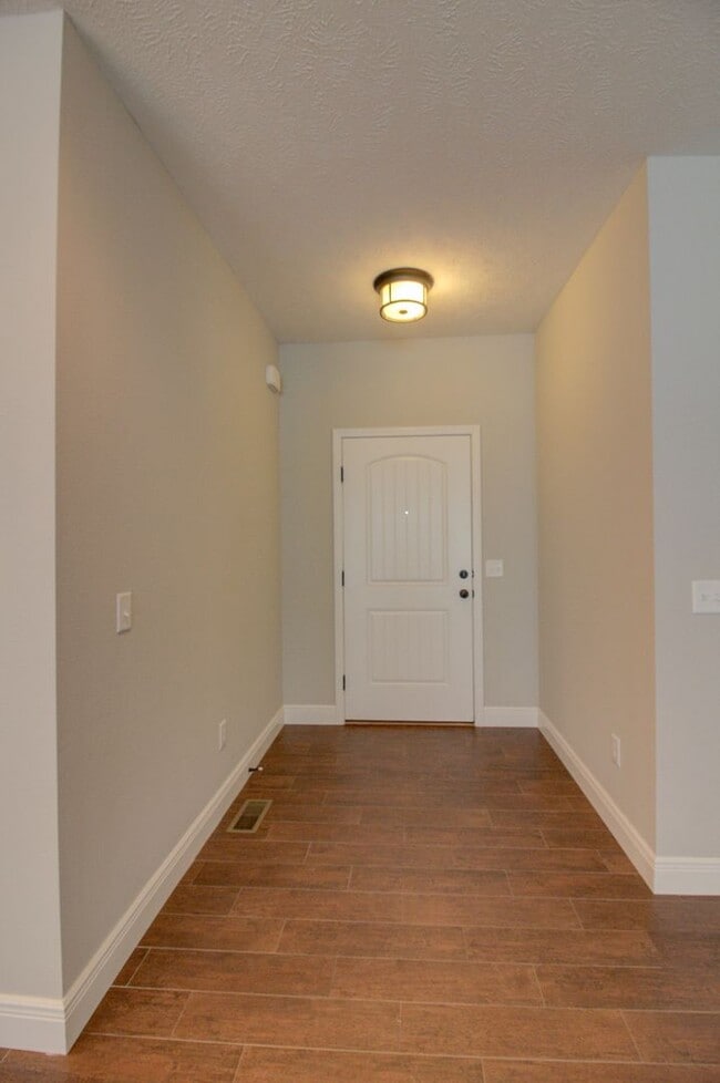 Building Photo - 4 Bedroom Home w/ 3-Car Garage