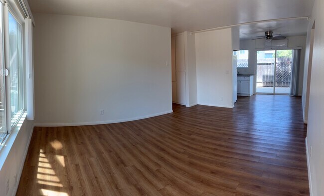Building Photo - 1154 E Lexington Ave