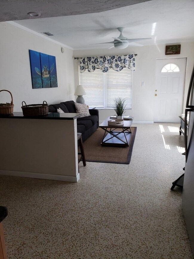 Building Photo - 2BR/2BA Venice Island Duplex Available April 2026