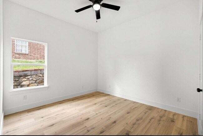 Building Photo - 5516 Helmick Ave