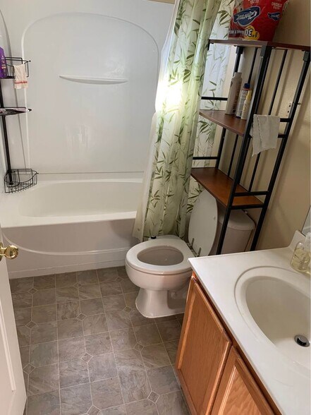 Building Photo - 591 Hamilton Chase Dr