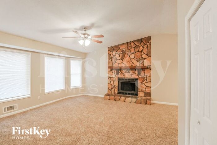 Building Photo - 634 Woodsong Ln