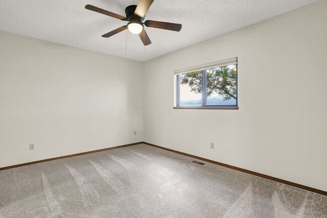 Building Photo - 6376 Chantilly Pl