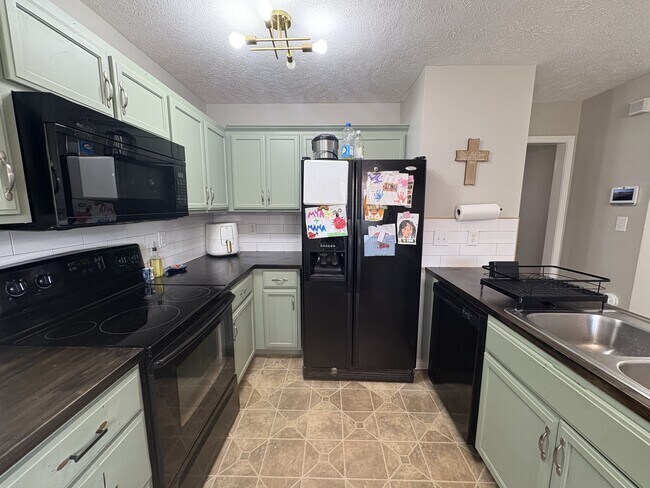 Building Photo - 515 Fox Trot Dr