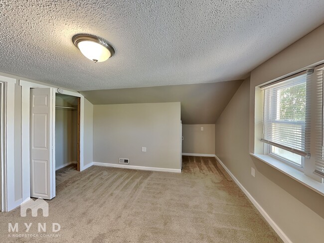 Building Photo - 96 N Center St