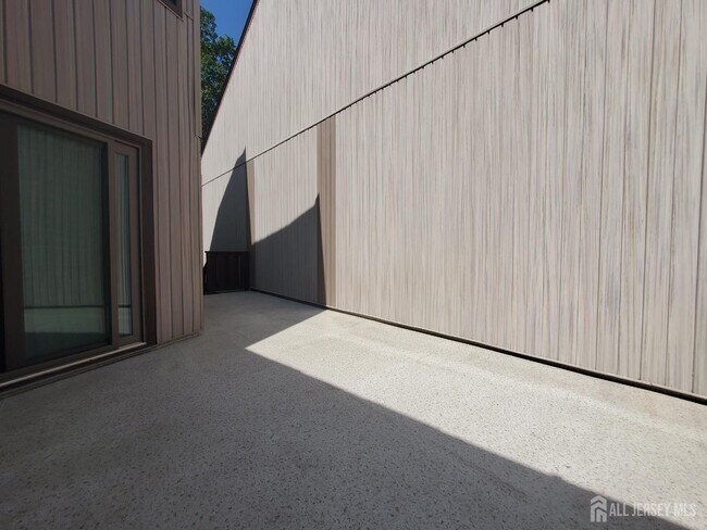 Building Photo - 65 Diamond Ln