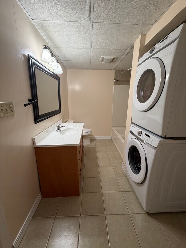 Building Photo - 28 Hermitage Ln