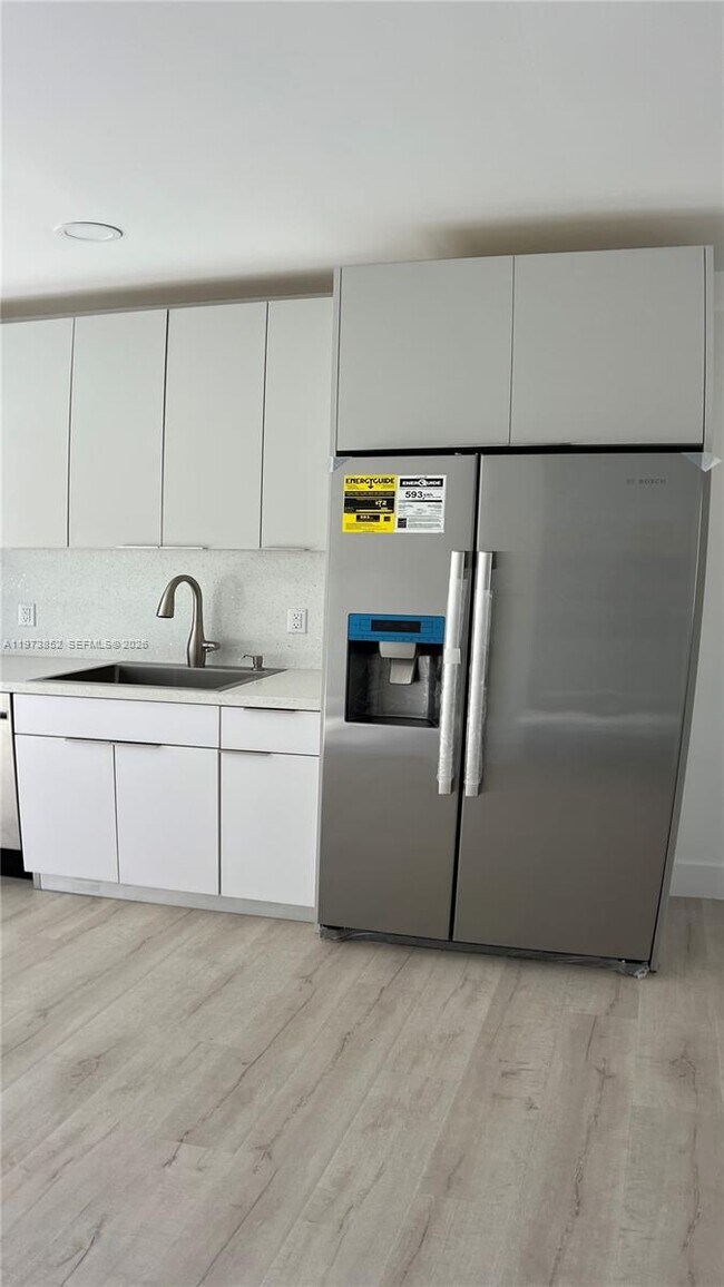 Building Photo - 2800 SW 25th St