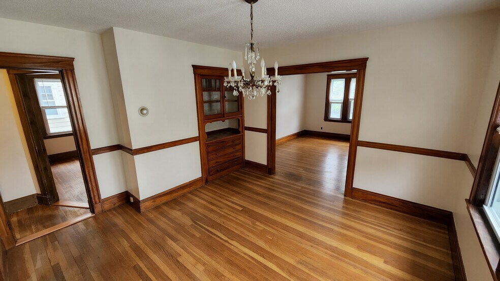 Building Photo - 132 Montclair Ave