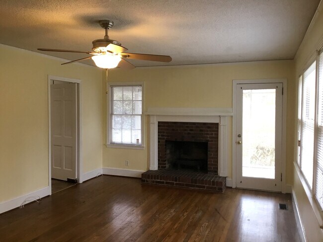 Building Photo - 3016 Hilton Rd