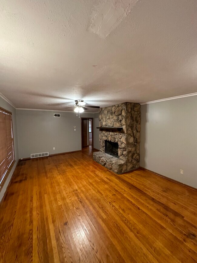 Building Photo - 332 Tullahoma Dr