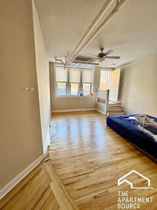 Building Photo - 4265 W Addison St