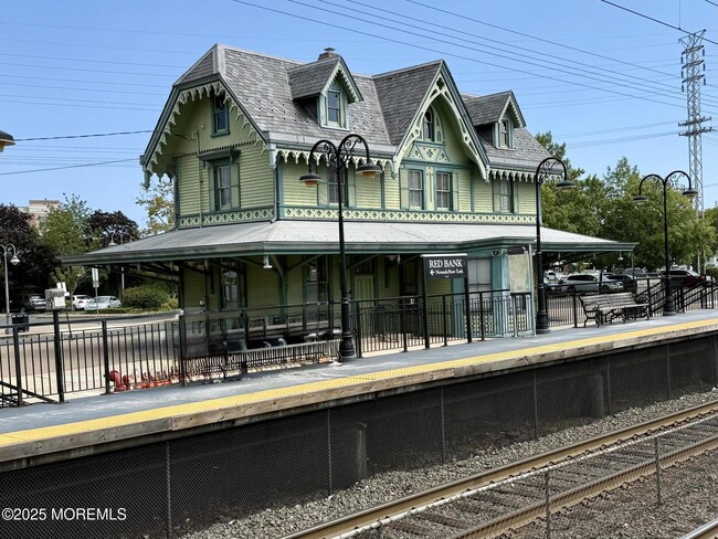 Building Photo - 169 Manor Dr