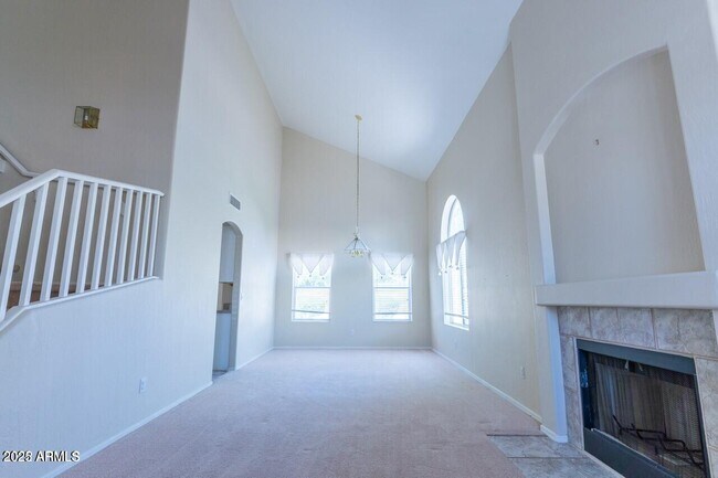 Building Photo - 970 N Willow St
