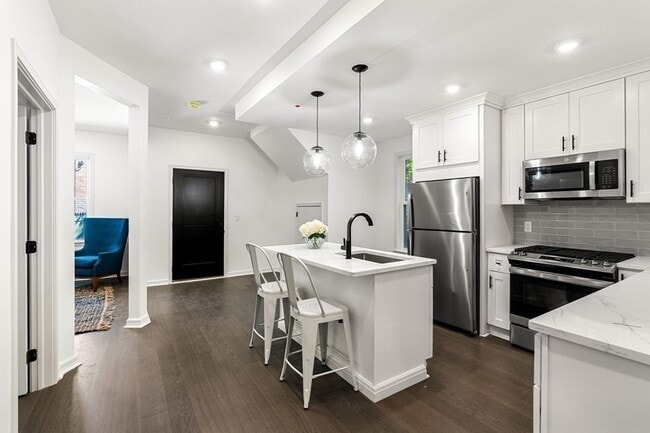 Building Photo - 31 Cunningham St