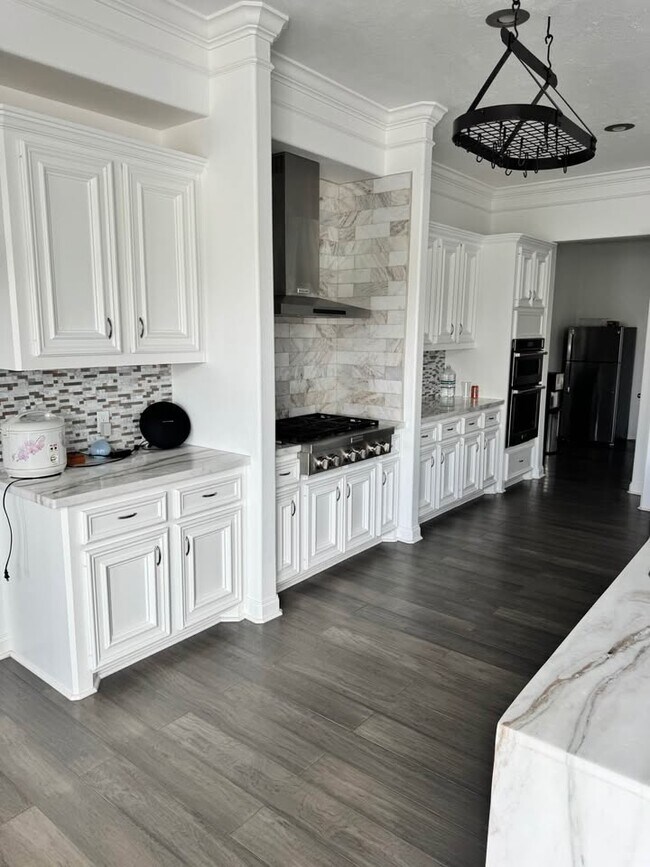 Building Photo - 8 Cypress Point Ct