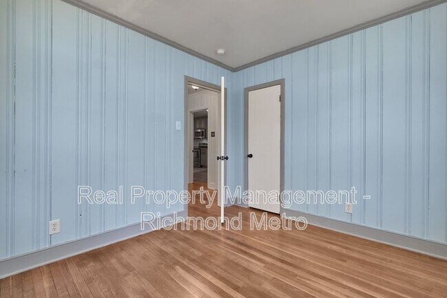 Building Photo - 7421 Dell Dr