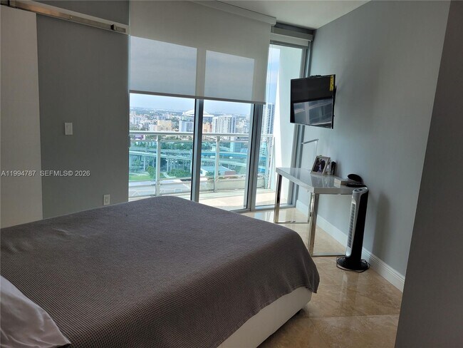 Building Photo - 350 S Miami Ave