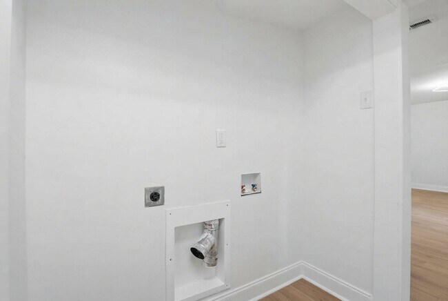 Building Photo - 439 N Edgemont Cir NW