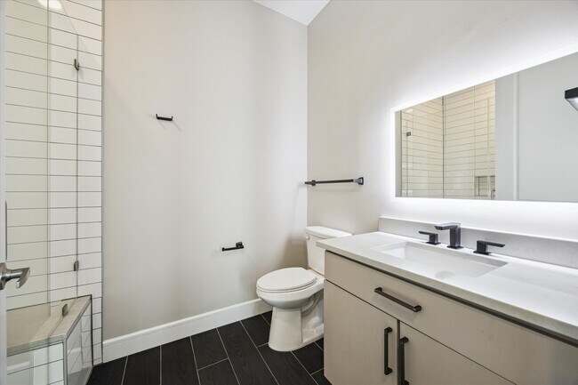 Building Photo - 9757 Katy Fwy