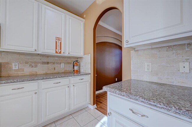 Building Photo - 1606 Maryvale Dr