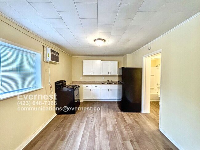 Building Photo - 9823 Dallas Hollow Rd