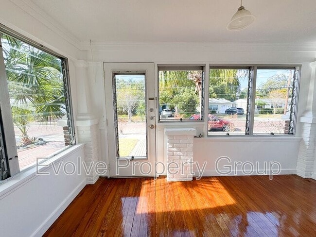 Building Photo - 931 Shine Ave