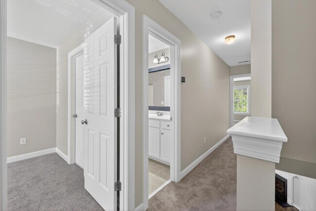 Building Photo - 770 Parkside Townes Ct